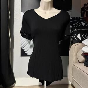 V neck top w cutout gem